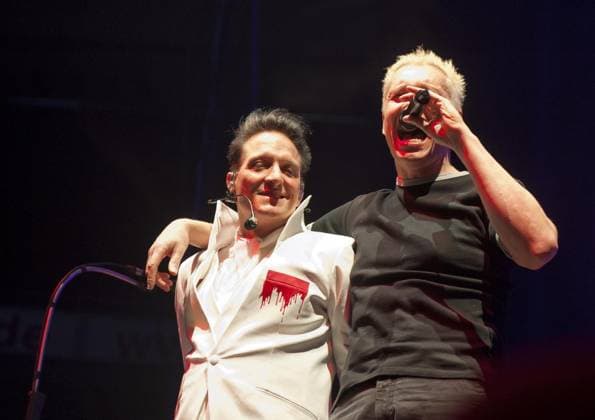 Die rzte in Dortmund Westfalenhalle *** NUR FÜR REDAKTIONELLE ZWECKE *** EDITORIAL USE ONLY ***am Montag, den 19.12.11 spielen -Die rzte- ein Konzert nur f r M dchen Frauen in der Dortmunder Westfalenhalle. ***Verwendung nur zur PRINTberichterstattung in NRW; Keine online Ver ffentlichung; nur zur Berichterstattung ber das Konzert am 19.12.11*** Foto: Tanja Pickartz WAZ FotoPool am Montag, den 19.12.11 spielen -Die Ärzte- ein Konzert nur für Mädchen Frauen in der Dortmunder Westfalenhalle. ***Verwendung nur zur PRINTberichterstattung in NRW; Keine online Veröffentlichung; nur zur Berichterstattung über das Konzert am 19.12.11*** D NRW Dortmund Copyright: TanjaxPickartz *** the doctors in Dortmund Westfalenhalle *** ONLY FOR ED Copyright: TanjaxPickartz docnrwhugopicture43855988 EDITORIAL USE ONLY