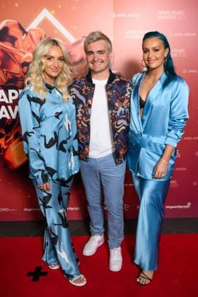 2023 APRA MUSIC AWARDS, Emma Sheppard, George Sheppard and Amy Sheppard arrive at the 2023 APRA Music Awards at the International Convention Centre, in Sydney, Thursday, April 27, 2023. ( NO ARCHIVING, EDITORIAL USE ONLY, NO USE IN BOOKS WITHOUT CONSENT SYDNEY NSW AUSTRALIA  Copyright: xJAMESxGOURLEYx 20230427001791440413