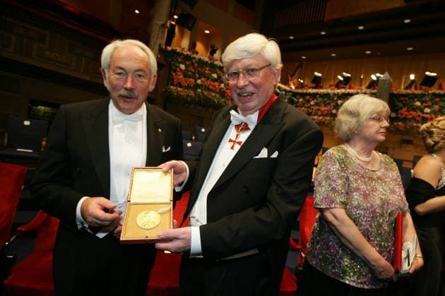 STOCKHOLM 20071210 Nobel laureates Peter Gruenberg, left, and Gerhard Ertl, both from Germany,after the 2007 Nobel Prize Awards in the Concert Hall of Stockholm, Sweden, December 10, 2007 STOCKHOLM SVERIGE ENT x10050x  Copyright: xJonasxEkstromerx NN3O0077