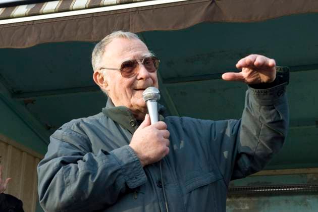 AGUNNARYD 20051210. Ingvar Kamprad har invigt en etanolmack och diversehandel i Agunnaryd, Smaland. AGUNNARYD SVERIGE x75818x *** AGUNNARYD 20051210 Ingvar Kamprad has opened an ethanol station and sundries shop in Agunnaryd, Smaland AGUNNARYD SWEDEN x75818x  Copyright: xHansxRunessonx KAMPRAD INVIGER