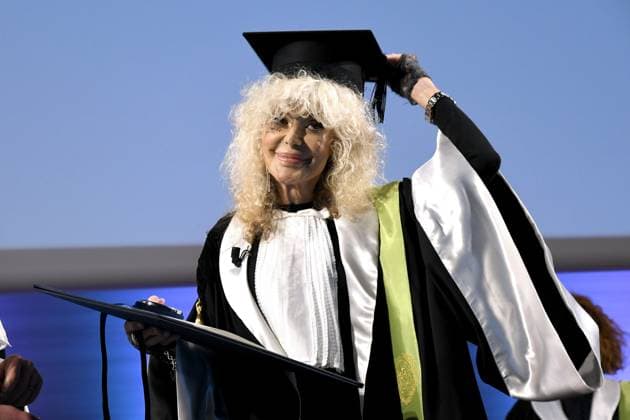 Entertainment Bilder des Tages Milan, IULM University - Conferment of the honorary master s degree in management of artistic and cultural resources to Donatella Rettore  Copyright: xAlbertoxTerenghix xipa-agency.nex xComi Terenghix IPA_IPA37575198