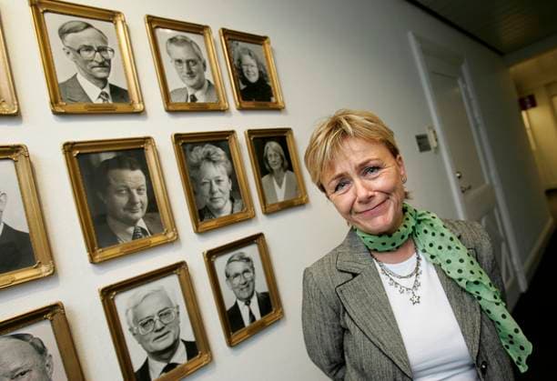 STOCKHOLM 20061006 Den tillträdande borgerliga regeringen presenterades pa fredagen i riksdagen. Justitieminister Beatrice Ask bekantar sig med sitt nya tjänsterum pa Rosenbad och porträttbilderna pa föregangarna pa statsradsposten. Foto Jonas Ekströmer SCANPIX kod 10030 STOCKHOLM SVERIGE x10030x *** STOCKHOLM 20061006 The incoming bourgeois government was presented on Friday in the Riksdag Minister of Justice Beatrice Ask gets acquainted with her new office at Rosenbad and the portraits of the former ministers at the state radio station Photo Jonas Ekströmer SCANPIX code 10030 STOCKHOLM SWEDEN x10030x  Copyright: xJONASxEKSTRÖMERx xTTx 10030