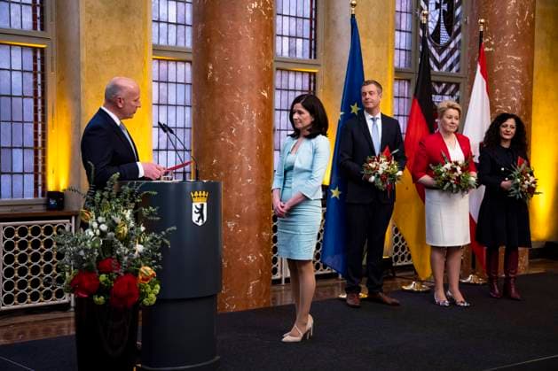Der Regierende Bürgermeister Kai Wegner bei der Ernennungszeremonie der Senatorin für Bildung, Jugend und Familie Katharina Günther-Wünsch (CDU) im Roten Rathaus in Berlin am 27. April 2023. Der neue Senat im Roten Rathaus *** The Governing Mayor Kai Wegner at the appointment ceremony of the Senator for Education, Youth and Family Katharina Günther Wünsch CDU at the Red City Hall in Berlin on April 27, 2023 The new Senate at the Red City Hall.