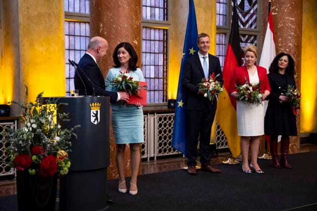 Der Regierende Bürgermeister Kai Wegner bei der Ernennungszeremonie der Senatorin für Bildung, Jugend und Familie Katharina Günther-Wünsch (CDU) im Roten Rathaus in Berlin am 27. April 2023. Der neue Senat im Roten Rathaus *** The Governing Mayor Kai Wegner at the appointment ceremony of the Senator for Education, Youth and Family Katharina Günther Wünsch CDU at the Red City Hall in Berlin on April 27, 2023 The new Senate at the Red City Hall.