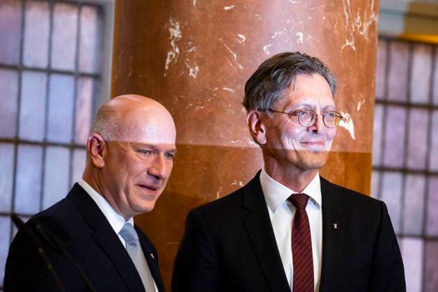 Der Regierende Bürgermeister Kai Wegner bei der Ernennungszeremonie derSenator für Stadtentwicklung, Bauen und Wohnen Christian Gaebler (SPD) im Roten Rathaus in Berlin am 27. April 2023. Der neue Senat im Roten Rathaus *** The Governing Mayor Kai Wegner at the appointment ceremony of theSenator for Urban Development, Construction and Housing Christian Gaebler SPD in the Red City Hall in Berlin on April 27, 2023 The new Senate in the Red City Hall