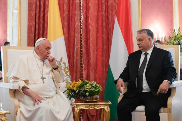 Bilder des Jahres 2023, News 04 April News Themen der Woche KW17 News Bilder des Tages Hungary , 2023 4 28 .Pope Francis during a meeting with Prime Minister Viktor Mihaly Orban at the Sandor Palace in Budapest, Hungary . Photograph by Vatican Media Catholic Press Photo . RESTRICTED TO EDITORIAL USE - NO MARKETING - NO ADVERTISING CAMPAIGNS.  Copyright: xVaticanxMediai cppx xipa-agency.x xVaticanxMediax IPA_IPA37590744