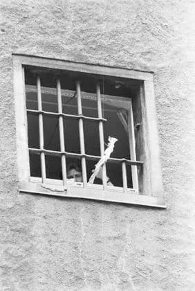 Gefängnisausbruich 15.10.1993, Chemnitz, Kaßberg, Kaßberggefängnis, JVA, Gefängnisausbruch, der Häftling Michael Brause feilte Knastfenstergitter durch und seilte sich mit Bettlacken ab und flüchtete Chemnitz Sachsen BRD *** Prison break 15 10 1993, Chemnitz, Kaßberg, Kaßberg prison, JVA, prison break, the inmate Michael Brause filed through prison window bars and abseiled with bed sheets and escaped Chemnitz Saxony FRG