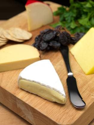 A selection of cheeses on a cutting board Copyright: xKitchnerxxBainx xDesignxPicsx , 30520507 Copyright: KitchnerxxBainx xDesignxPics 30520507