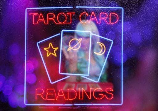 RECORD DATE NOT STATED A Caucasian girl picture on a tarot card vitrine. *** einer kaukasisch Mädel Bild am einer Tarock Karde vitrine 3139817 ,model released, Symbolfoto