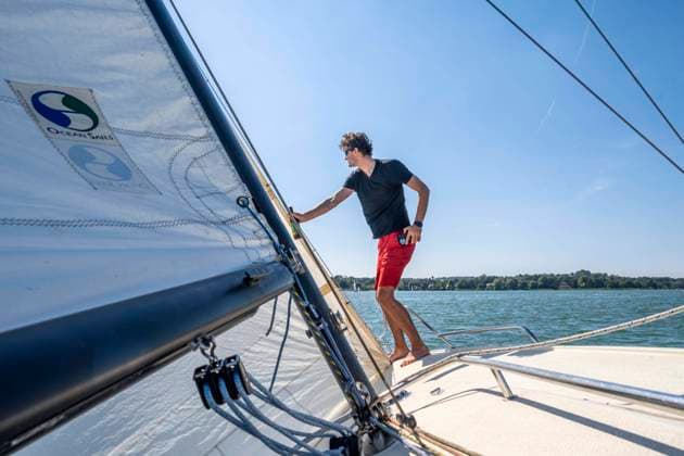 Youngster Man at sailing at a Sailboat, Ammersee, Bavaria, Germany, Europe Copyright: imageBROKER/MaraxBrandl ibxmab09169029.jpg ,model released, Symbolfoto ,property released