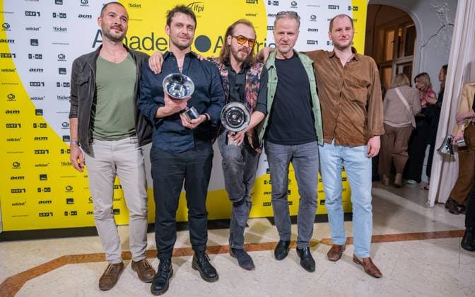RECORD DATE NOT STATED 20230428 Amadeus Austrian Music Awards 2023 WIEN, OESTERREICH - 28. APRIL: Wanda Preistraeger der Amadeus Award 2023 in der Kategorie - Live-Act des Jahres und Album des Jahres- praesentiert von oeticket - nach der Verleihung in der weissen Bar des Wiener Volkstheaters am 28. April 2023 in Wien, Oesterreich. 230429_SEPA_17_022 Copyright: xIsabellexOuvrardx SEPAxMedia