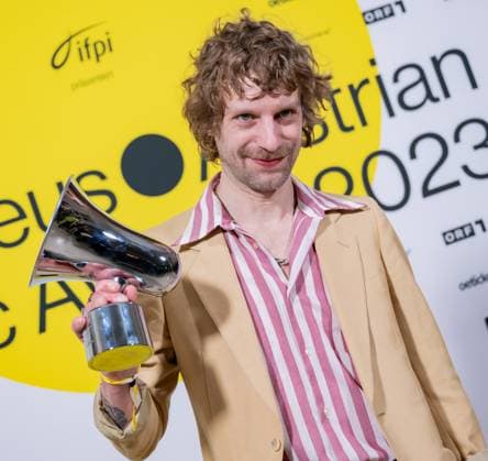 Entertainment Bilder des Tages RECORD DATE NOT STATED 20230428 Amadeus Austrian Music Awards 2023 WIEN, OESTERREICH - 28. APRIL: Voodoo Juergens Preistraeger der Amadeus Award 2023 in der Kategorie - Alternative - nach der Verleihung in der weissen Bar des Wiener Volkstheaters am 28. April 2023 in Wien, Oesterreich. 230429_SEPA_17_030 Copyright: xIsabellexOuvrardx SEPAxMedia