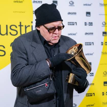 RECORD DATE NOT STATED 20230428 Amadeus Austrian Music Awards 2023 WIEN, OESTERREICH - 28. APRIL: Preistraeger der Amadeus Award 2022 fuer sein Lebenwerk Musiker Karl Ratzer nach der Show anslaesslich der Verleihung des Amadeus Austria Music Awards 2022 in der weissen Bar des Wiener Volkstheaters am 28. April 2022 in Wien, Oesterreich. 230429_SEPA_17_015 Copyright: xIsabellexOuvrardx SEPAxMedia