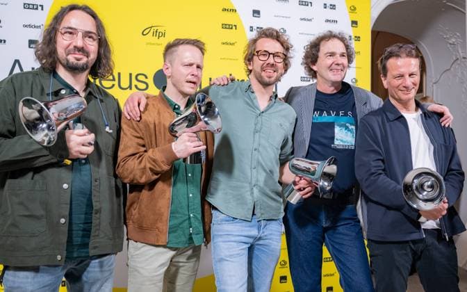 RECORD DATE NOT STATED 20230428 Amadeus Austrian Music Awards 2023 WIEN, OESTERREICH - 28. APRIL: Lemo Preistraeger der Amadeus Award 2023 in der Kategorie - Tonstudion Best Sound für das Album -Irgendwas mit Dreissig- praesentiert von Fama - nach der Verleihung in der weissen Bar des Wiener Volkstheaters am 28. April 2023 in Wien, Oesterreich. 230429_SEPA_17_036 Copyright: xIsabellexOuvrardx SEPAxMedia