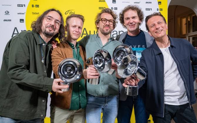 RECORD DATE NOT STATED 20230428 Amadeus Austrian Music Awards 2023 WIEN, OESTERREICH - 28. APRIL: Lemo Preistraeger der Amadeus Award 2023 in der Kategorie - Tonstudion Best Sound für das Album -Irgendwas mit Dreissig- praesentiert von Fama - nach der Verleihung in der weissen Bar des Wiener Volkstheaters am 28. April 2023 in Wien, Oesterreich. 230429_SEPA_17_038 Copyright: xIsabellexOuvrardx SEPAxMedia