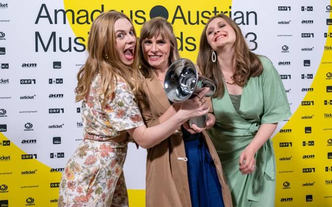 RECORD DATE NOT STATED 20230428 Amadeus Austrian Music Awards 2023 WIEN, OESTERREICH - 28. APRIL: Lemo Preistraeger der Amadeus Award 2023 in der Kategorie - Tonstudion Best Sound für das Album -Irgendwas mit Dreissig- praesentiert von Fama - nach der Verleihung in der weissen Bar des Wiener Volkstheaters am 28. April 2023 in Wien, Oesterreich. 230429_SEPA_17_001 Copyright: xIsabellexOuvrardx SEPAxMedia