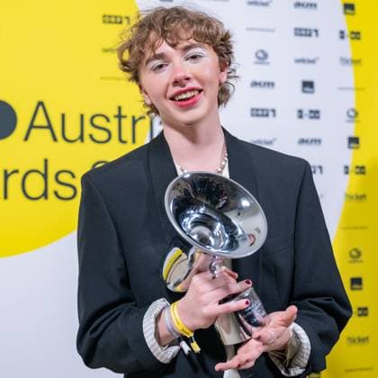 RECORD DATE NOT STATED 20230428 Amadeus Austrian Music Awards 2023 WIEN, OESTERREICH - 28. APRIL: Lemo Preistraeger der Amadeus Award 2023 in der Kategorie - Tonstudion Best Sound für das Album -Irgendwas mit Dreissig- praesentiert von Fama - nach der Verleihung in der weissen Bar des Wiener Volkstheaters am 28. April 2023 in Wien, Oesterreich. 230429_SEPA_17_004 Copyright: xIsabellexOuvrardx SEPAxMedia