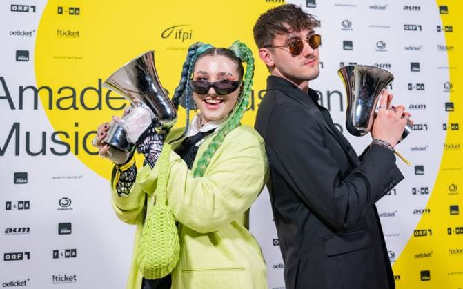 RECORD DATE NOT STATED 20230428 Amadeus Austrian Music Awards 2023 WIEN, OESTERREICH - 28. APRIL: Lemo Preistraeger der Amadeus Award 2023 in der Kategorie - Tonstudion Best Sound für das Album -Irgendwas mit Dreissig- praesentiert von Fama - nach der Verleihung in der weissen Bar des Wiener Volkstheaters am 28. April 2023 in Wien, Oesterreich. 230429_SEPA_17_007 Copyright: xIsabellexOuvrardx SEPAxMedia