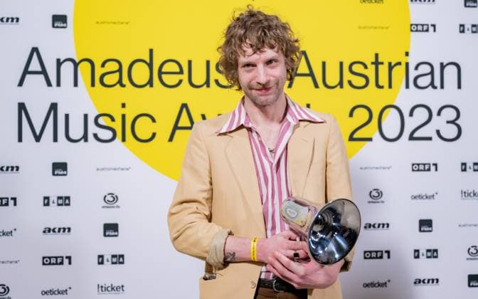 RECORD DATE NOT STATED 20230428 Amadeus Austrian Music Awards 2023 WIEN, OESTERREICH - 28. APRIL: Voodoo Juergens Preistraeger der Amadeus Award 2023 in der Kategorie - Alternative - nach der Verleihung in der weissen Bar des Wiener Volkstheaters am 28. April 2023 in Wien, Oesterreich. 230429_SEPA_17_026 Copyright: xIsabellexOuvrardx SEPAxMedia