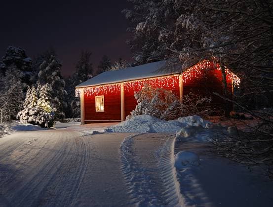 Beautifully decorated Christmas house Copyright: xRomanxRodionovx xDesignxPicsx , 30555459 Copyright: KamilxMacniakx xDesignxPics 30555459