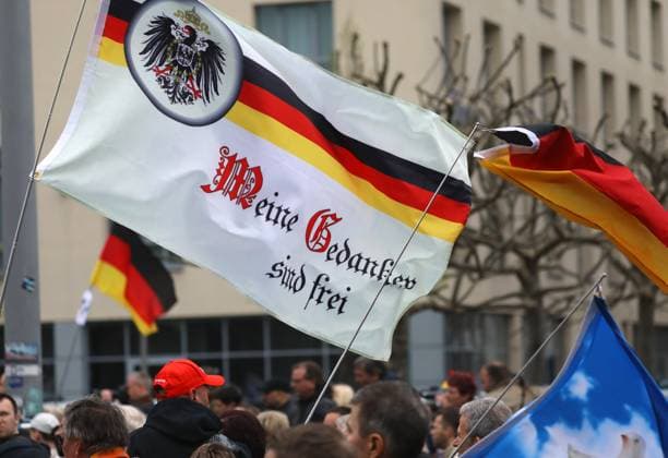 News Themen der Woche KW17 Zukunft fuer Deutschland - Demo der AfD in Erfurt 29.04.2023, Erfurt, Theaterplatz, Grossdemonstration Kundgebung der AfD unter dem Motto Zukunft fuer Deutschland im Bild: Fahne mit der Aufschrift Meine Gedanken sind frei *** Future for Germany demonstration of the AfD in Erfurt 29 04 2023, Erfurt, Theaterplatz, large demonstration rally of the AfD under the motto Future for Germany in the picture flag with the inscription My thoughts are free