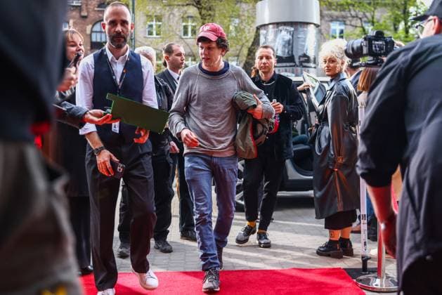 Jesse Eisenberg In Krakow, Poland Actor and director Jesse Eisenberg arrives at the 16th edition of International Festival of Independent Cinema Mastercard OFF CAMERA in Krakow, Poland on April 29, 2023. Krakow Poland  Copyright: xBeataxZawrzelx originalFilename: zawrzel-jesseeis230429_np0eK.jpg