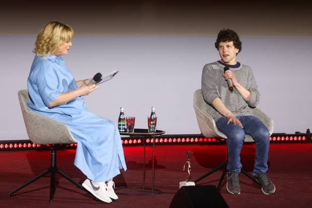 Jesse Eisenberg In Krakow, Poland Actor and director Jesse Eisenberg attends the 16th edition of International Festival of Independent Cinema Mastercard OFF CAMERA in Krakow, Poland on April 29, 2023. Krakow Poland  Copyright: xBeataxZawrzelx originalFilename: zawrzel-jesseeis230429_npf0H.jpg