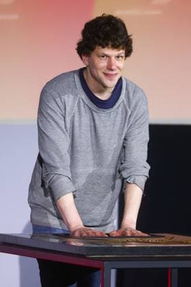Jesse Eisenberg In Krakow, Poland Actor and director Jesse Eisenberg imprints his hands during the 16th edition of International Festival of Independent Cinema Mastercard OFF CAMERA in Krakow, Poland on April 29, 2023. Krakow Poland  Copyright: xBeataxZawrzelx originalFilename: zawrzel-jesseeis230429_npSGq.jpg