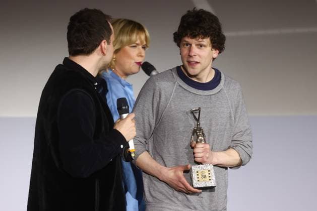 Jesse Eisenberg In Krakow, Poland Actor and director Jesse Eisenberg receives Against the Current award during the 16th edition of International Festival of Independent Cinema Mastercard OFF CAMERA in Krakow, Poland on April 29, 2023. Krakow Poland  Copyright: xBeataxZawrzelx originalFilename: zawrzel-jesseeis230429_np4sx.jpg