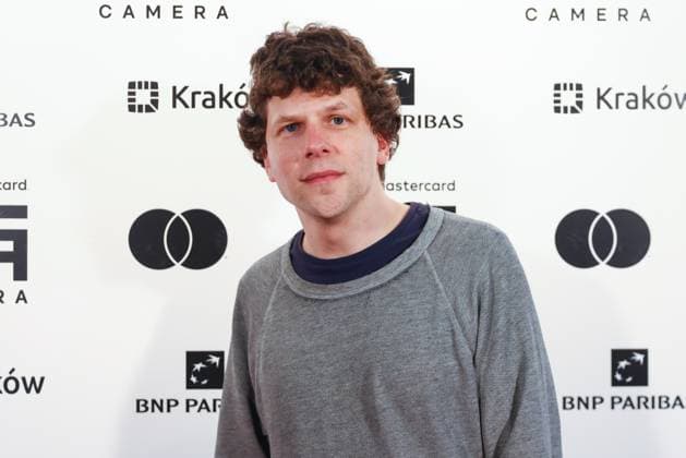 Jesse Eisenberg In Krakow, Poland Actor and director Jesse Eisenberg attends the 16th edition of International Festival of Independent Cinema Mastercard OFF CAMERA in Krakow, Poland on April 29, 2023. Krakow Poland  Copyright: xBeataxZawrzelx originalFilename: zawrzel-jesseeis230429_npdYU.jpg