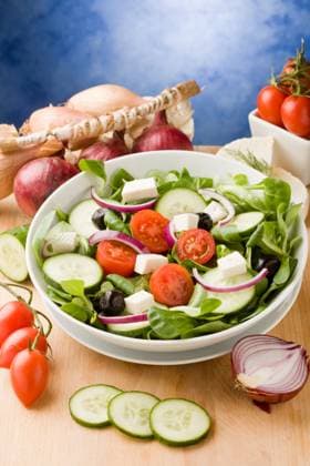 photo of delicious greek salad on wooden table in front of blue background with spot light Copyright: xFrancescoxDibartolox xDesignxPicsx , 30636503 Copyright: FrancescoxDibartolox xDesignxPics 30636503