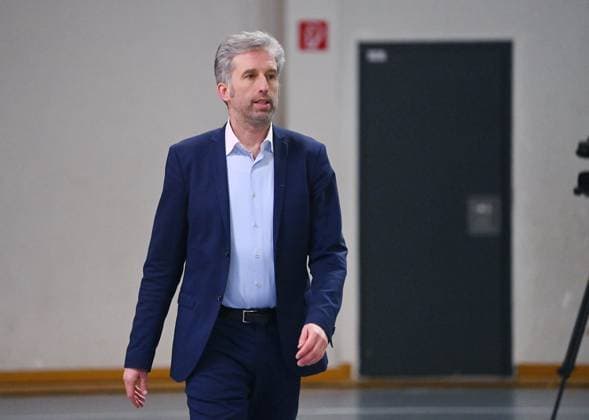 Archivbild: Boris Palmer will aus der Gruenen-Partei austreten Tuebingen 03.02.2023 Personalmangel in staedtischen Kindertagesstaetten, Austausch mit betroffenen Eltern in der Hermann-Hepper-Halle: Oberbuergermeister Boris Palmer *** Archive photo Boris Palmer wants to leave the Green Party Tuebingen 03 02 2023 Staff shortage in municipal day care centers, exchange with affected parents in the Hermann Hepper Hall Mayor Boris Palmer ulm