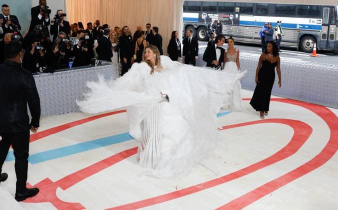 Gisele Bündchen arrives on the red carpet for The Met Gala at The Metropolitan Museum of Art celebrating the opening of Karl Lagerfeld: A Line of Beauty in New York City on Monday, May 1, 2023.  NYP20230501913 JOHNxANGELILLO