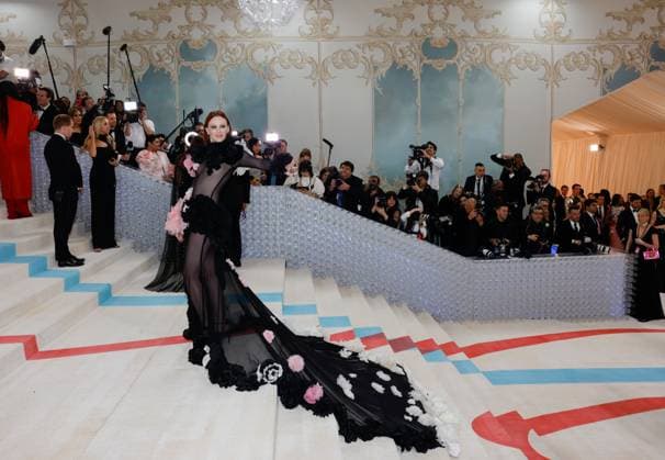 Karen Elson arrives on the red carpet for The Met Gala at The Metropolitan Museum of Art celebrating the opening of Karl Lagerfeld: A Line of Beauty in New York City on Monday, May 1, 2023.  NYP202305012939 JOHNxANGELILLO