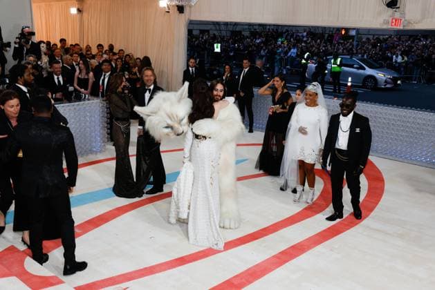 Anne Hathaway arrives on the red carpet for The Met Gala at The Metropolitan Museum of Art celebrating the opening of Karl Lagerfeld: A Line of Beauty in New York City on Monday, May 1, 2023.  NYP202305012966 JOHNxANGELILLO