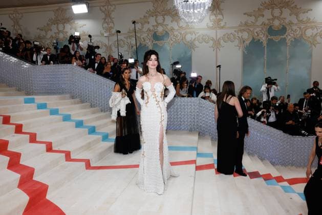 Anne Hathaway arrives on the red carpet for The Met Gala at The Metropolitan Museum of Art celebrating the opening of Karl Lagerfeld: A Line of Beauty in New York City on Monday, May 1, 2023.  NYP202305012972 JOHNxANGELILLO