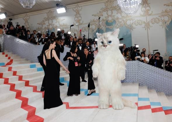 Jared Leto, (dressed as Karl Lagerfeld s cat, Choupette) arrives on the red carpet for The Met Gala at The Metropolitan Museum of Art celebrating the opening of Karl Lagerfeld: A Line of Beauty in New York City on Monday, May 1, 2023.  NYP202305012977 JOHNxANGELILLO