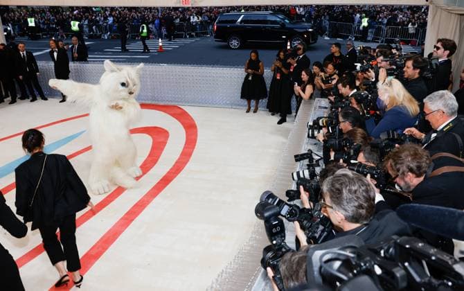 Jared Leto, (dressed as Karl Lagerfeld s cat, Choupette) arrives on the red carpet for The Met Gala at The Metropolitan Museum of Art celebrating the opening of Karl Lagerfeld: A Line of Beauty in New York City on Monday, May 1, 2023.  NYP202305012978 JOHNxANGELILLO