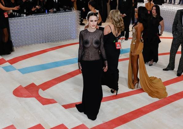 Entertainment Bilder des Tages Rachel Brosnahan arrives on the red carpet for The Met Gala at The Metropolitan Museum of Art celebrating the opening of Karl Lagerfeld: A Line of Beauty in New York City on Monday, May 1, 2023.  NYP20230501241 JOHNxANGELILLO