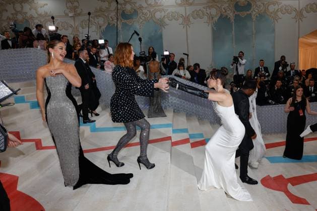 Jared Leto, (dressed as Karl Lagerfeld s cat, Choupette) arrives on the red carpet for The Met Gala at The Metropolitan Museum of Art celebrating the opening of Karl Lagerfeld: A Line of Beauty in New York City on Monday, May 1, 2023.  NYP20230501267 JOHNxANGELILLO