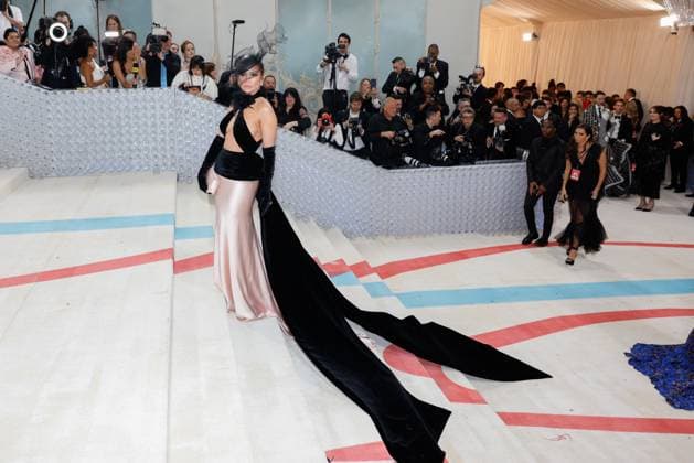 Jennifer Lopez arrives on the red carpet for The Met Gala at The Metropolitan Museum of Art celebrating the opening of Karl Lagerfeld: A Line of Beauty in New York City on Monday, May 1, 2023.  NYP20230501277 JOHNxANGELILLO