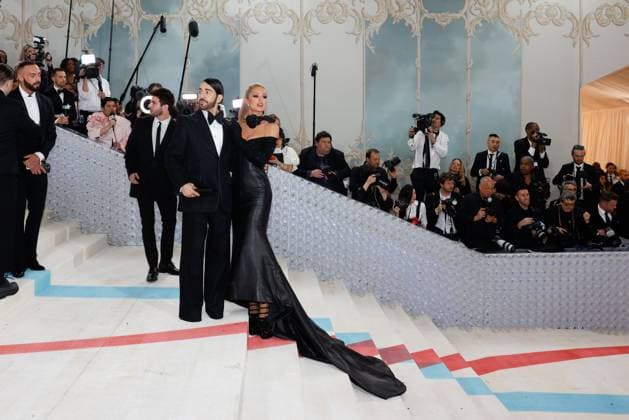 Marc Jacobs and Paris Hilton arrive on the red carpet for The Met Gala at The Metropolitan Museum of Art celebrating the opening of Karl Lagerfeld: A Line of Beauty in New York City on Monday, May 1, 2023.  NYP20230501285 JOHNxANGELILLO