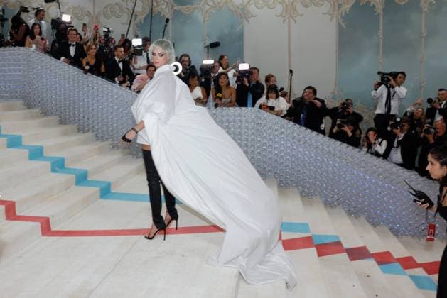Cara Delevingne arrives on the red carpet for The Met Gala at The Metropolitan Museum of Art celebrating the opening of Karl Lagerfeld: A Line of Beauty in New York City on Monday, May 1, 2023.  NYP20230501287 JOHNxANGELILLO