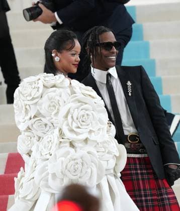 May 1, 2023, New York, NY, USA: A$AP ROCKY and RIHANNA attend the Metropolitan Museum Costume Institute Gala Celebrating Ã¢â‚¬oeKarl Lagerfeld:A Line of BeautyÃ¢â‚¬Â,.Outside arrivals.The Metropolitan Museum of Art,.New York City..May 1, 2023. New York USA - ZUMAms4_ 20230501_zaf_ms4_038 Copyright: xSoniaxMoskowitzxGordonx