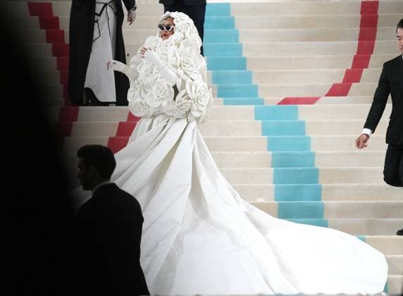 May 1, 2023, New York, NY, USA: RIHANNA attends the Metropolitan Museum Costume Institute Gala Celebrating Ã¢â‚¬oeKarl Lagerfeld:A Line of BeautyÃ¢â‚¬Â,.Outside arrivals.The Metropolitan Museum of Art,.New York City..May 1, 2023. New York USA - ZUMAms4_ 20230501_zaf_ms4_042 Copyright: xSoniaxMoskowitzxGordonx