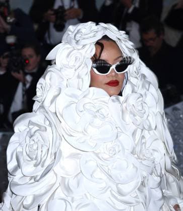 May 2, 2023, New York, New York, USA: Rihanna attends the 2023 Met Gala Celebrating Karl Lagerfeld: A Line of Beauty at Metropolitan Museum of Art in New York. New York USA - ZUMAp281 20230502_zea_p281_001 Copyright: xPhotoxImagexPressx