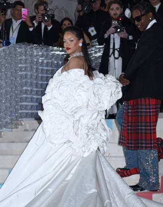 May 2, 2023, New York, New York, USA: Rihanna attends the 2023 Met Gala Celebrating Karl Lagerfeld: A Line of Beauty at Metropolitan Museum of Art in New York. New York USA - ZUMAp281 20230502_zea_p281_008 Copyright: xPhotoxImagexPressx
