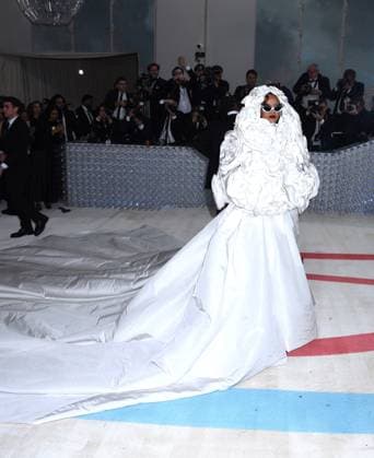 May 2, 2023, New York, New York, USA: Rihanna attends the 2023 Met Gala Celebrating Karl Lagerfeld: A Line of Beauty at Metropolitan Museum of Art in New York. New York USA - ZUMAp281 20230502_zea_p281_011 Copyright: xPhotoxImagexPressx