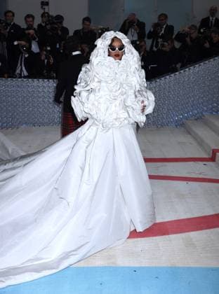 May 2, 2023, New York, New York, USA: Rihanna attends the 2023 Met Gala Celebrating Karl Lagerfeld: A Line of Beauty at Metropolitan Museum of Art in New York. New York USA - ZUMAp281 20230502_zea_p281_012 Copyright: xPhotoxImagexPressx