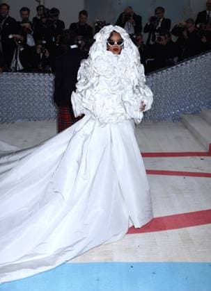 May 2, 2023, New York, New York, USA: Rihanna attends the 2023 Met Gala Celebrating Karl Lagerfeld: A Line of Beauty at Metropolitan Museum of Art in New York. New York USA - ZUMAp281 20230502_zea_p281_010 Copyright: xPhotoxImagexPressx